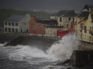 Foto: Amukan Badai Ophelia di Irlandia yang Tewaskan 3 Orang Foto: Amukan Badai Ophelia di Irlandia yang Tewaskan 3 Orang