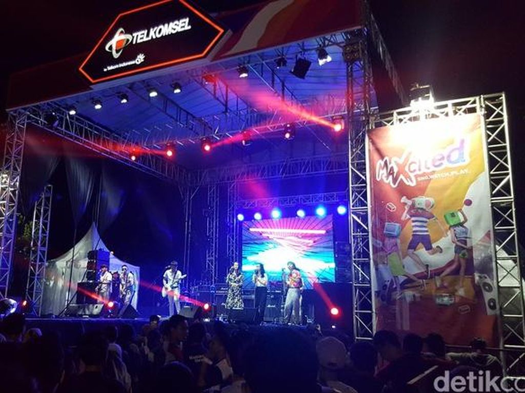 Konser Telkomsel MAXcited di Malang Berlangsung Meriah