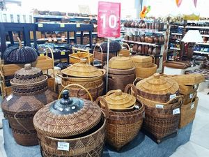 Dekorasi Etnik di Pasar Kaget Batik Transmart Carrefour Dekorasi Etnik di Pasar Kaget Batik Transmart Carrefour