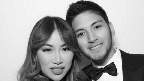 Aditya Trihatmanto Lamar Pacar, Gaya Busana Denada Pakai Bra di Luar