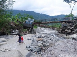 Jembatan Putus, Ratusan Warga di Banjarnegara Terisolir