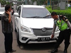 Mobil yang Pakai Lampu DRL Kok Ikut Dirazia, Pak Polisi?