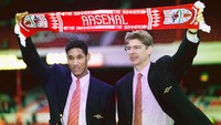 Nicolas Anelka. Main 3 musim di Arsenal (72 laga) dan 4 musim di PSG (62 laga). Foto: Ben Radford/Allsport/Getty Images