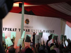 Jokowi Bagikan Ribuan Sertifikat Tanah Gratis untuk Warga Garut