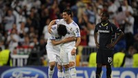 Pada pertandingan di Santiago Bernabeu, Rabu (18/10/2017) dinihari WIB, seluruh gol terlahir di babak pertama. Tottenham mengejutkan tim tuan rumah karena memimpin lebih dahulu berkat gol bunuh diri Raphael Varane. David Ramos/Getty Images.