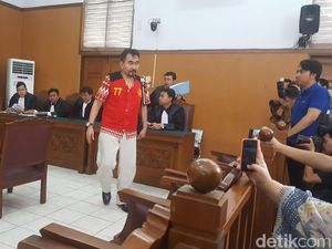 Jenazah Gatot Brajamusti Akan Dibawa ke Sukabumi Jenazah Gatot Brajamusti Akan Dibawa ke Sukabumi