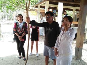 Foto: Saat Djarot Berpose dengan Komodo