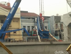 Tiang Proyek LRT Timpa Rumah Warga, Polisi: Tak Ada Korban Jiwa