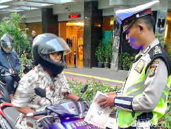 Polisi Juga Tertibkan Pengendara Motor yang Pakai Strobo