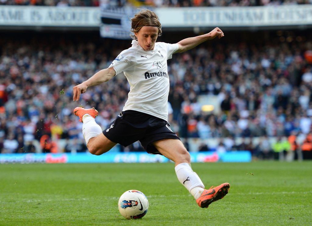 LONDON, ENGLAND - APRIL 01:  Luka Modric of Spurs takes a shot during the Barclays Premier League match between Tottenham Hotspur and Swansea City at White Hart Lane on April 1, 2012 in London, England.  (Photo by Mike Hewitt/Getty Images)