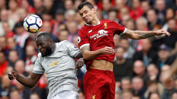 Manchester United bermain imbang tanpa gol melawan Liverpool di pertemuan pertama.