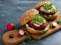 Bagel Warna Pelangi hingga Daging Palsu Ramaikan Kuliner 2017