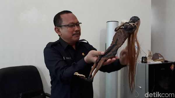 Foto: Ini Jenglot di Pantai Surabaya yang Bikin Geger