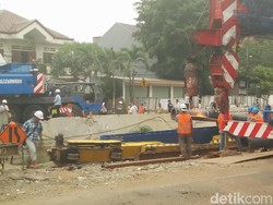 Tak Ada Korban Jiwa, Penyebab Tiang LRT Roboh Masih Diselidiki