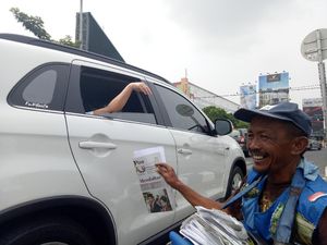 Curhatnya Viral, Bantuan Mengalir ke Penjual Koran di Surabaya ini