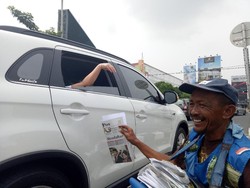 Curhatnya Viral, Bantuan Mengalir ke Penjual Koran di Surabaya ini