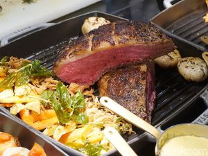 Mencicip Steak Wagyu 8+ Hingga Angus Tomahawk yang Juicy di Seasonal Tastes
