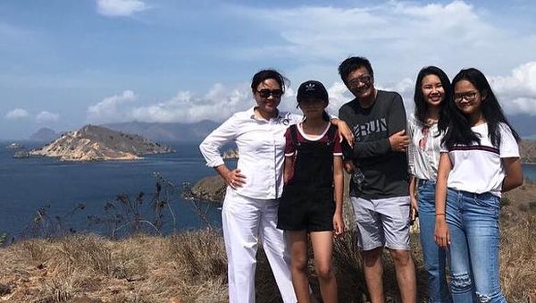Ini Foto-foto Liburan Djarot dan Keluarga di Pulau Padar Labuan Bajo