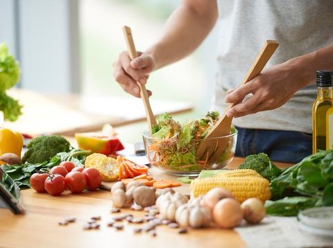 Pilih makanan yang sehat dan bergizi seimbang.