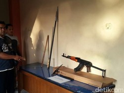 Pria Ini Pamer Airsoft Gun AK-47 di Medsos, Ditahan karena Sajam