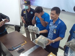 Pedagang Sate Dibekuk Usai Ambil 5 Kg Ganja di Tempat Pengiriman Barang