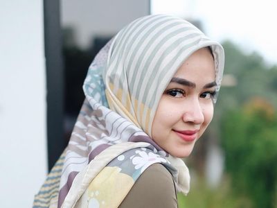 Foto: 8 Gaya Hijab Selebgram Pakai Kerudung Voal Bermotif yang Hits