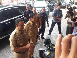 Hari Pertama Kerja, Anies-Sandi Keliling Balai Kota