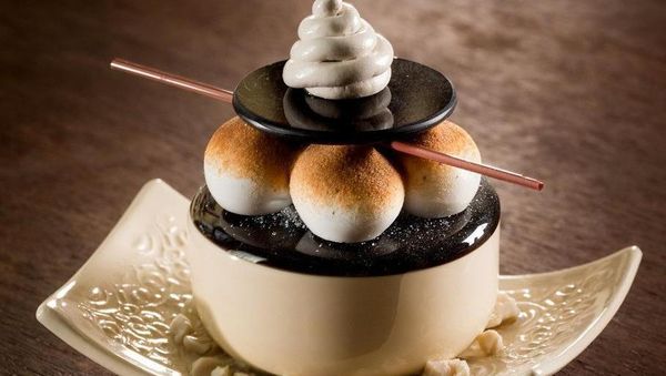 Eitss, Jangan Dimakan! Semua Dessert Cantik Ini Terbuat dari Kaca Lho