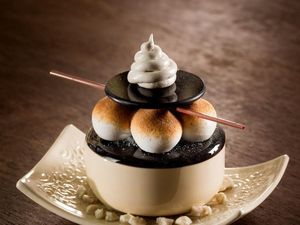 Eitss, Jangan Dimakan! Semua Dessert Cantik Ini Terbuat dari Kaca Lho