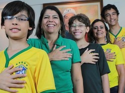 Satu Keluarga di Brazil Punya 6 Jari di Tangan dan Kakinya