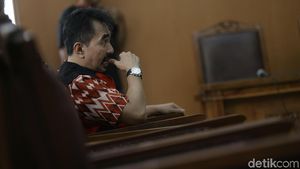 Sidang Asusila, Aa Gatot Nggak Ganti Kemeja