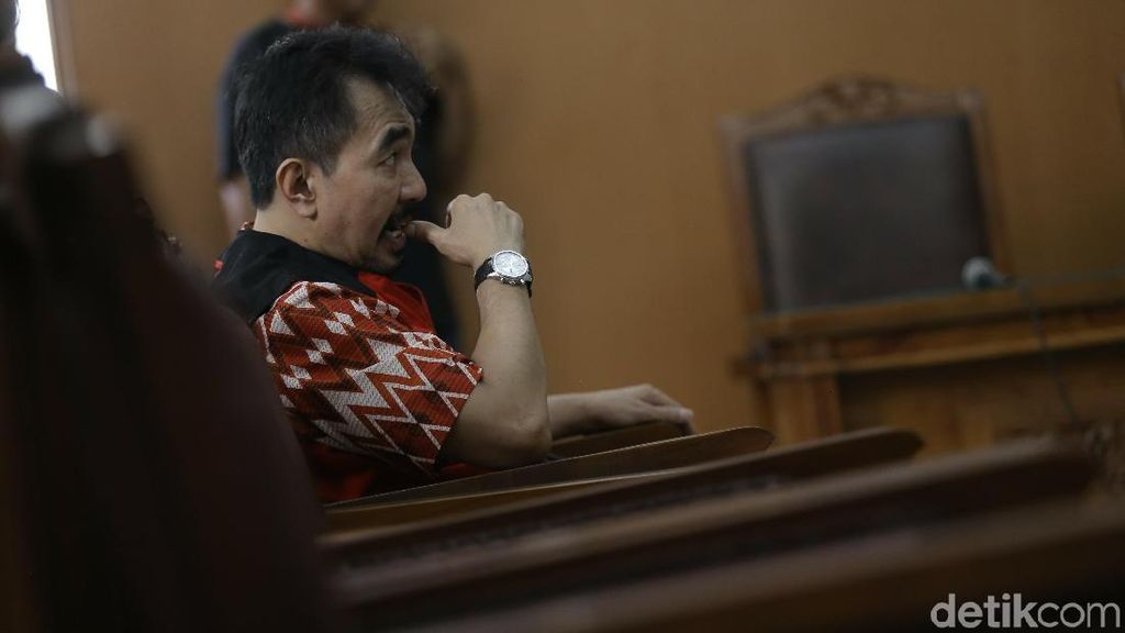 Sidang Asusila, Aa Gatot Nggak Ganti Kemeja Sidang Asusila, Aa Gatot Nggak Ganti Kemeja