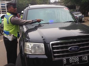 10 Kendaraan Pakai Strobo dan Sirene di Jaktim Ditilang