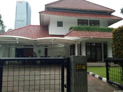 Pencuri di Rumdin Sandiaga Terekam CCTV