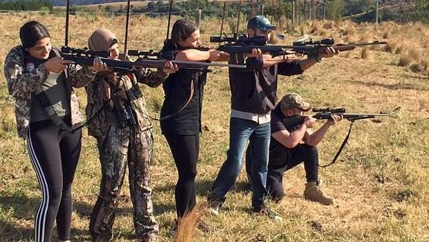 Ini Kadeja Assaad, Makara Sorotan alasannya yaitu Dikenal Sebagai Pemburu Berhijab