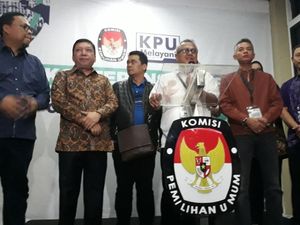 KPU Umumkan 14 Parpol yang Terima Tanda Terima Kelengkapan Berkas KPU Umumkan 14 Parpol yang Terima Tanda Terima Kelengkapan Berkas