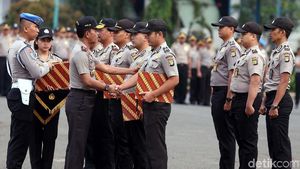 Kapolda Berikan Penghargaan dan Pecat Anggota Polisi