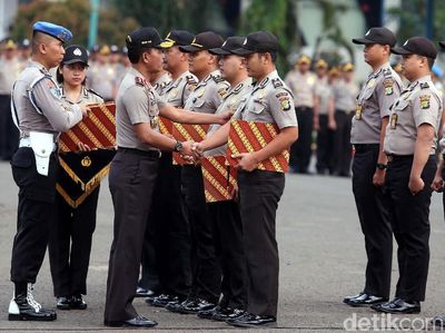 Kapolda Berikan Penghargaan dan Pecat Anggota Polisi