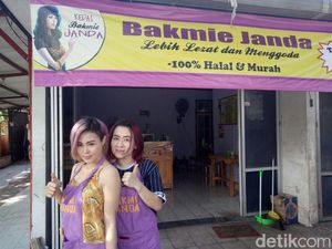 Foto: Duo Janda Bos Kedai Bakmi yang Viral