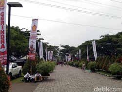 Temu Kader Gerindra di Sentul Dihiasi Umbul-umbul Prabowo Presiden