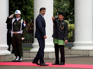 Foto: Jokowi Berbaju Adat Betawi Saat Bertemu Emir Qatar