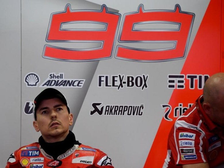 Lorenzo Belum Mau Berkorban untuk Dovizioso Lorenzo Belum Mau Berkorban untuk Dovizioso