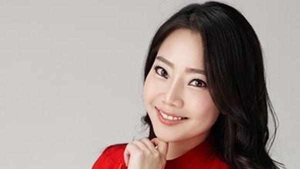 Model Cantik Asal Korea yang Baru Jadi Istri Bos AirAsia Tony Fernandes