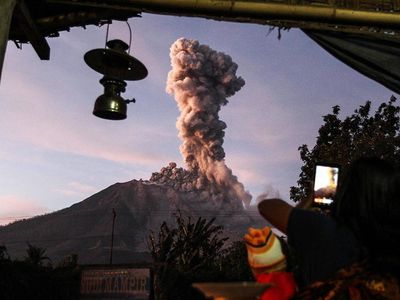 Memotret Asap Vulkanik Tebal Gunung Sinabung