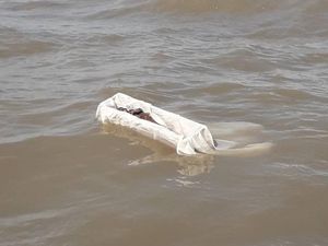 Jenglot yang Sempat Heboh di Surabaya Akhirnya Dilarung di Laut