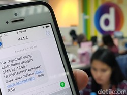 Jepret Keseruan Registrasi SIM Card, Rebut Galaxy S8 dan Sony a6000