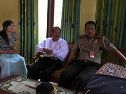 Pastikan Keamanan, Polisi Datangi Rumah Pria Penyembah Matahari