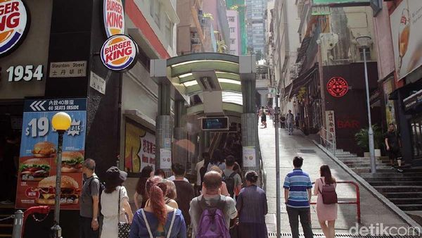 Foto: Eskalator Outdoor Terpanjang di Dunia