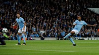Dua peluang pertama mereka berbuah dua gol lewat kaki Raheem Sterling pada menit kesembilan. REUTERS/Phil Noble.