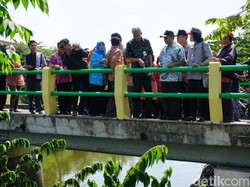 Gubernur Ganjar Kaget Melihat Sungai Pasar Gajah Demak Penuh Sampah